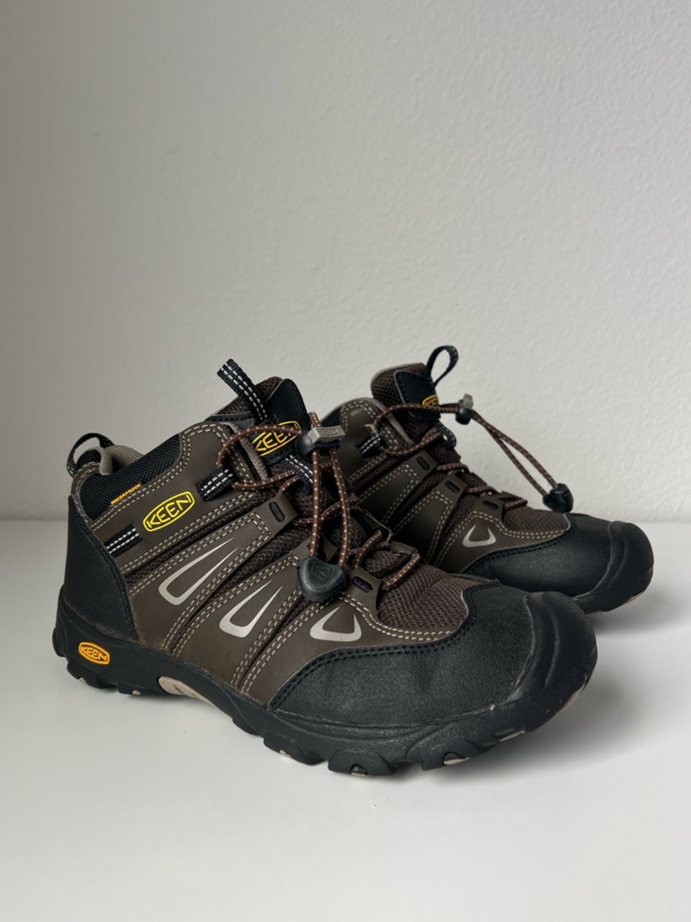 KEEN Kids Hiking Shoes Size 3 US EU 35 Brown Black Trail Outdoor Waterproof
